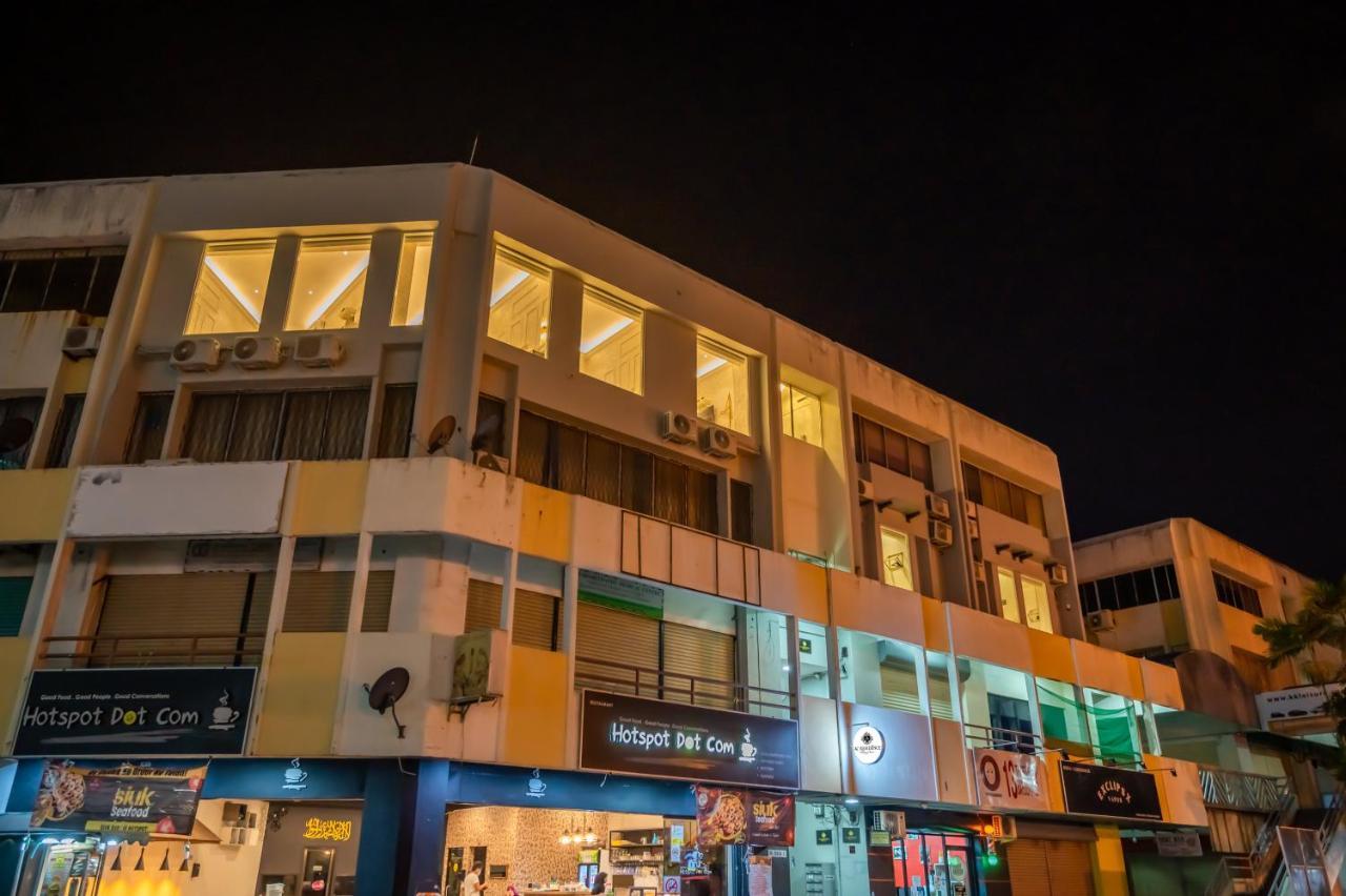 Ac Residence - Behind Cititel Hotel コタキナバル エクステリア 写真
